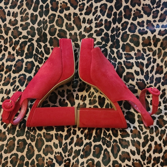 Vince Camuto Vibrant Red Block Heel Sandals - Picture 2 of 8